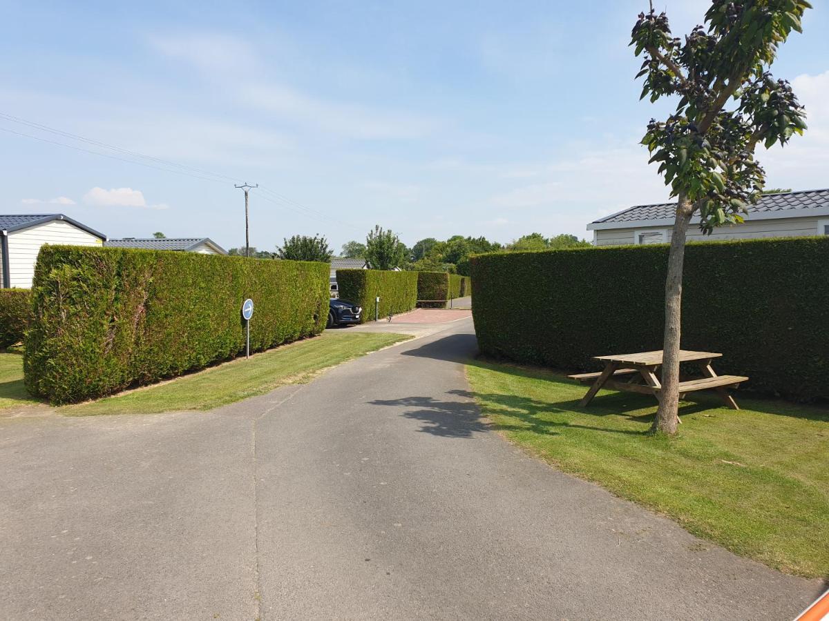 Le Clos Tranquille Hotell Gonneville-en-Auge Exteriör bild
